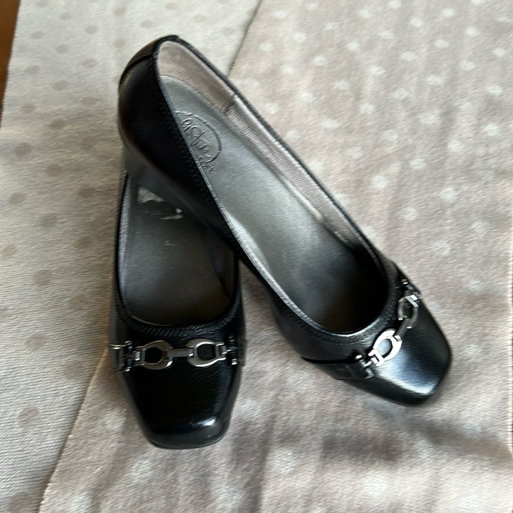 Life Stride Black Wedge with Rounded Toe and Decorative Element

Size 8W